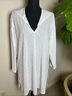 J Valdi Women’s White Hooded 3/4 Sleeve Sheer Beach Coverup Size: Medium